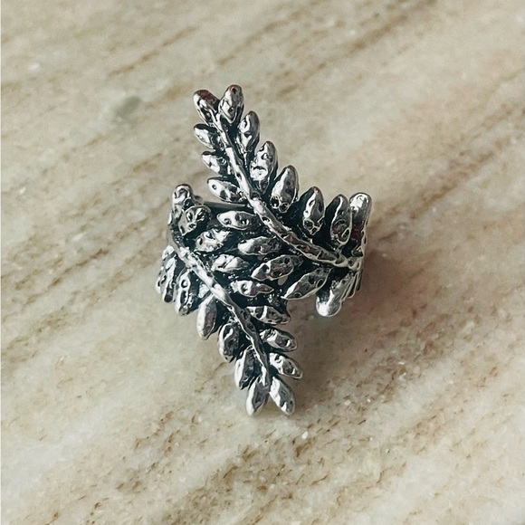 Statement Ring Leaf Ring Antique Silver Stretch Ring - Picture 3 of 7